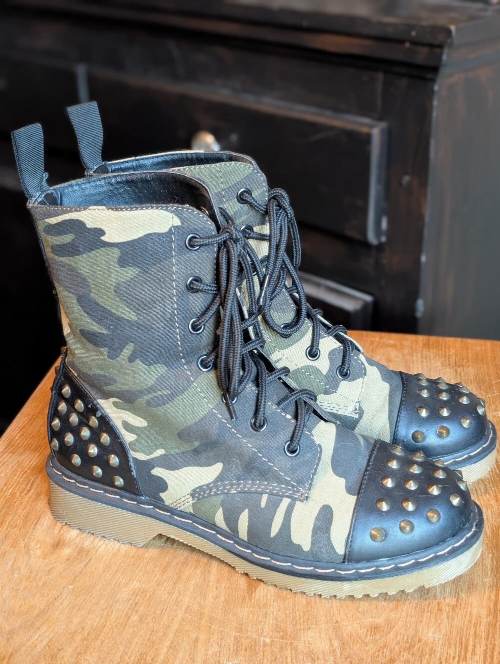 Women's Camouflage Lace-Up Combat Boots with Studded Toe